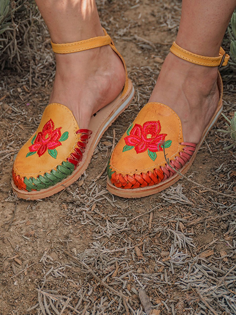 Huarache Artesanal Bordado De Piel - Artisanal Embroidered Leather Sandals - CharroAzteca.com