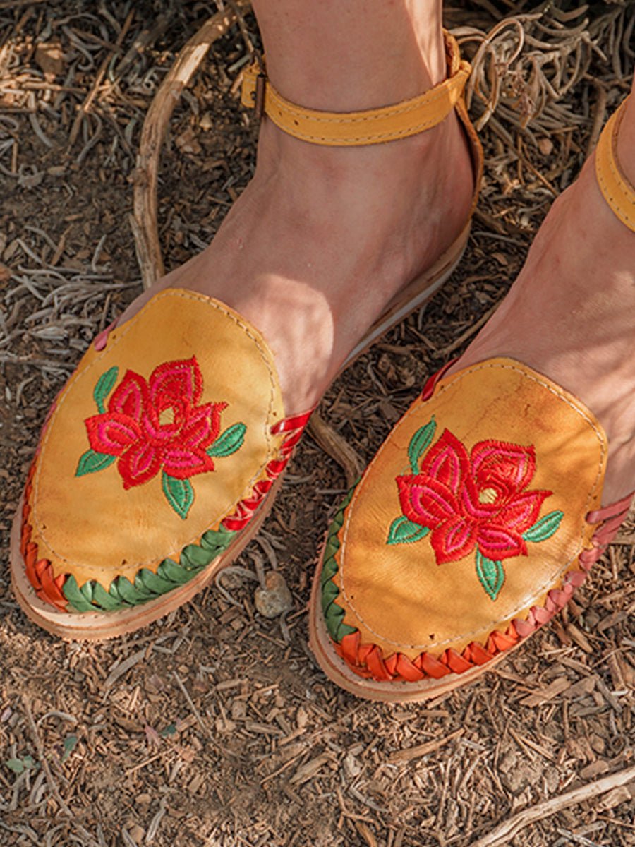 Huarache Artesanal Bordado De Piel - Artisanal Embroidered Leather Sandals - CharroAzteca.com